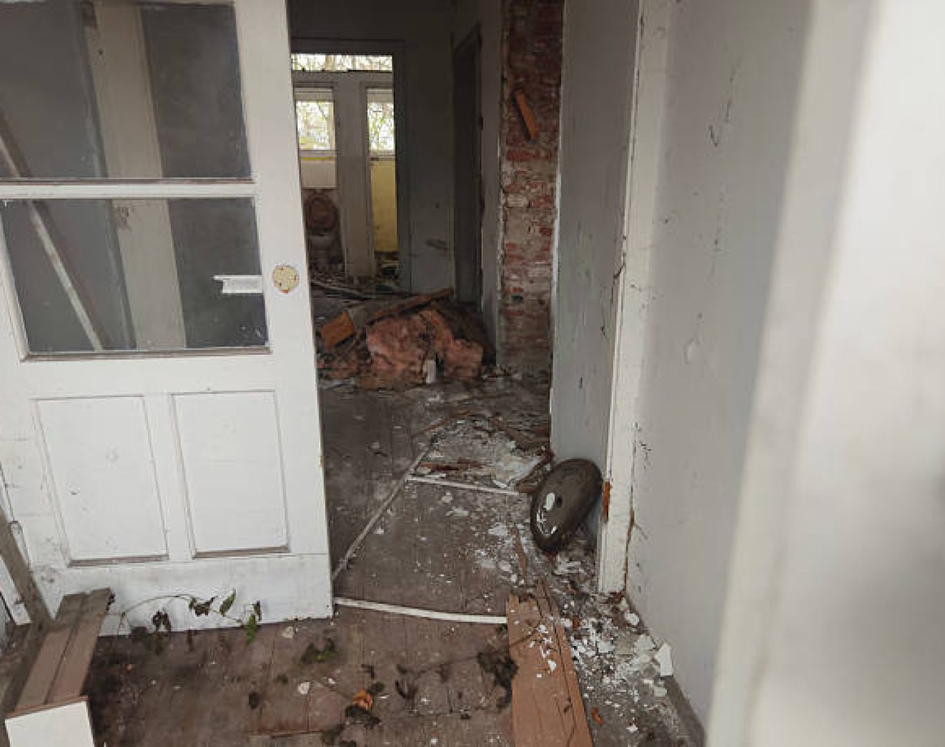 Quick Cans Disposal professional office demolition team working on a commercial site in King of Prussia, PA